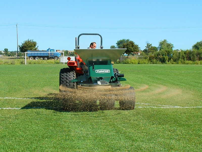 CR-8 Topdresser & Material Handler