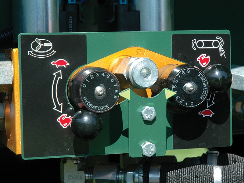 CR-8 Topdresser and Material Handler