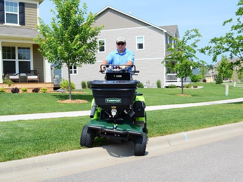 Easily handles curbs and uneven terrain with a pivoting front axle